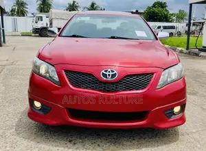 Toyota Camry SE 4dr Sedan (2.5L 4cyl 6A) 2011 Red