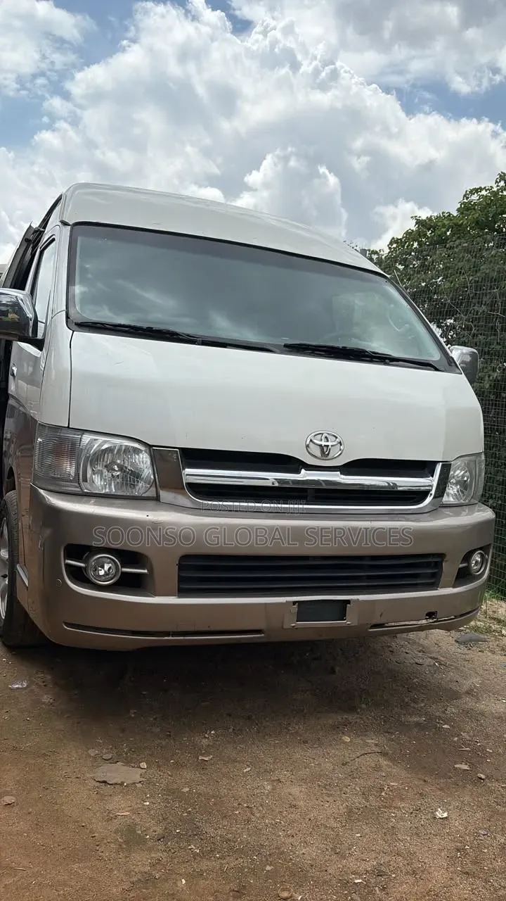 Toyota HiAce 2018 White