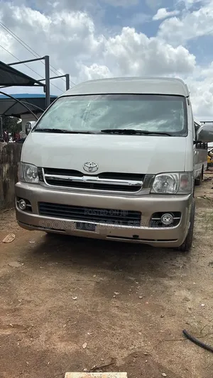 Toyota HiAce 2018 White
