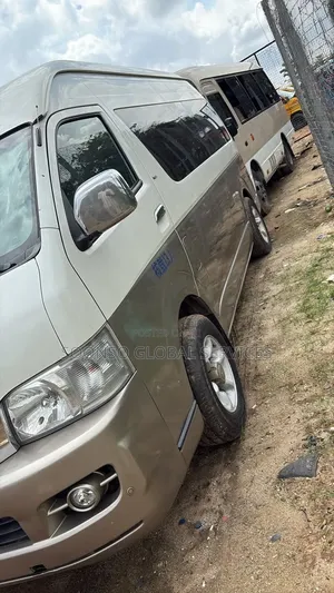 Toyota HiAce 2018 White