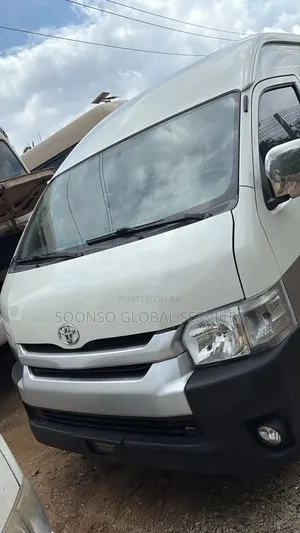 Toyota HiAce 2017 White