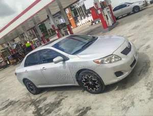 Toyota Corolla LE 4dr Sedan (1.8L 4 cyl 4A) 2009 Silver