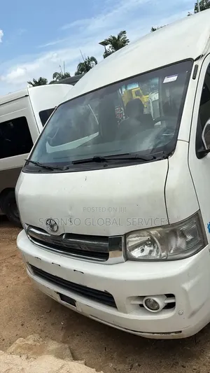 Toyota HiAce 2017 White