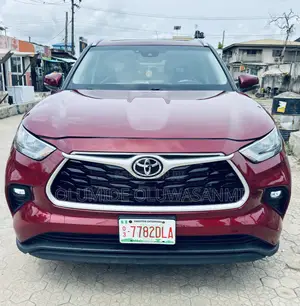 Toyota Highlander XLE 2022 Burgundy
