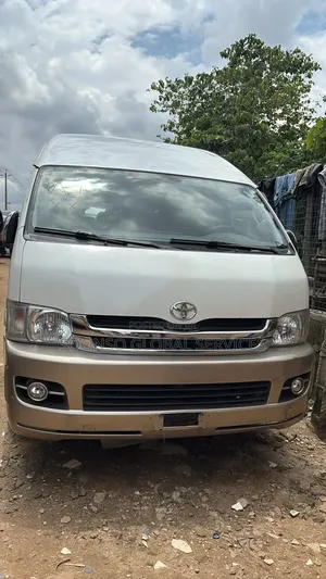 Toyota HiAce 2018 White