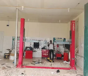 Launch Brand Two-post Hydraulic Car Lift With A 4000kg Lifting Capacit
