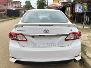 Toyota Corolla 2011 White