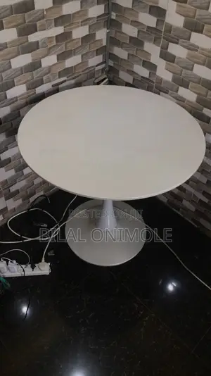 Luxury Dinning Round Table (Pole Base) +1 Foam Sitting Chairs White