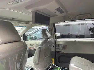 Toyota Sienna XLE AWD 7-Passenger 2013 Maroon