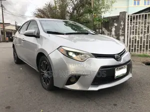 Toyota Corolla LE 4dr Sedan (1.8L 4cyl CVT) 2014 Silver