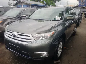 Toyota Highlander 3.5L 4WD 2013 Green