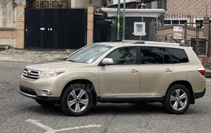 Toyota Highlander Limited 2012 Gold