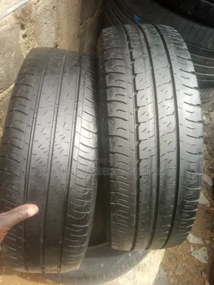 Quality Standard Tyre for Toyota Camry 16 Rim