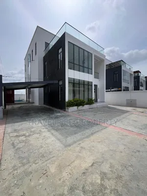 Furnished 5bdrm Duplex in Private Estate Lekki for sale