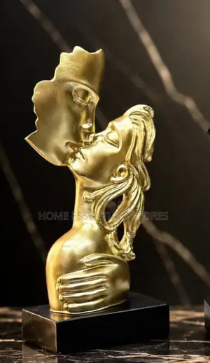 Abstract Couple Kiss Sculpture - Luxury Table Decor