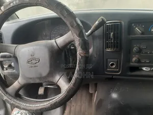 Chevrolet 3500 2000 White