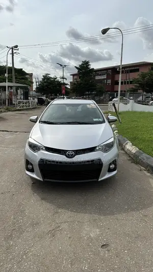 Toyota Corolla S 4dr Sedan (1.8L 4cyl CVT) 2014 Silver