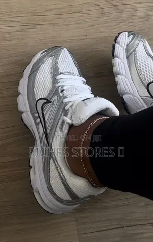 'Nike Air Max Moto Unisex Sneakers