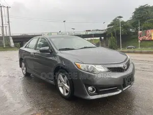 Toyota Camry SE Sport 4dr Sedan w/Prod. End 11/13 (2.5L 4cyl 6A) 2014