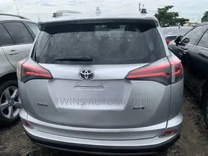 Toyota RAV4 Limited 4dr SUV AWD (2.5L 4cyl 6A) 2018 Silver