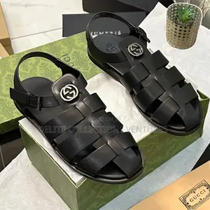Gucci Men's Leather Sandal With Buckle