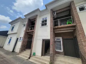 3bdrm Apartment in Cool Estate At for rent