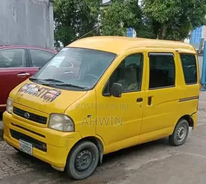 Daihatsu Hijet 2005 Yellow