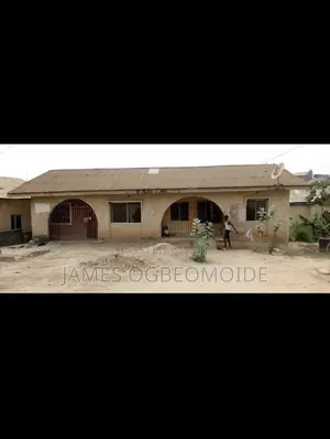 2bdrm House in Ikorodu Garage for sale