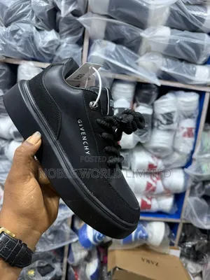 Givenchy Black/White Unisex Sneakers GFT 7e