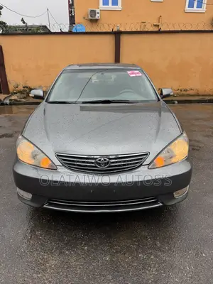 Toyota Camry LE 4dr Sedan (2.4L 4cyl 5A) 2005 Gray