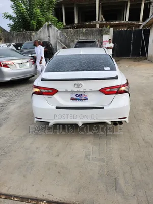 Toyota Camry SE (2.5L 4cyl 8A) 2019 White