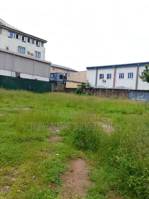 Lease Term: 5 Years Only Ideal for Warehouse, Truck Garage.: