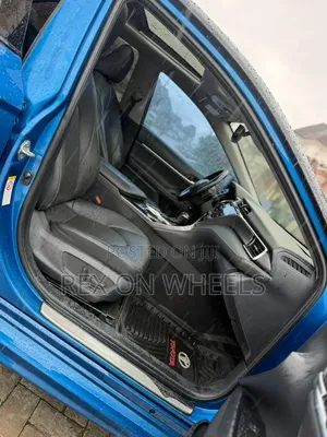 Toyota Camry 2018 Blue