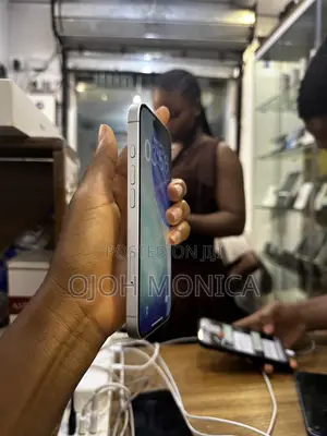 Apple iPhone 16 128 GB White