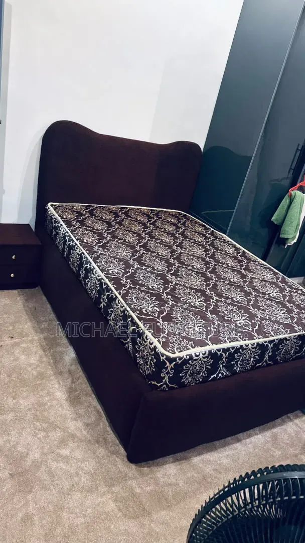 Plain Thick Wine Colour 41⁄2 by 6 Bedframe