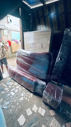 Plain Thick Wine Colour 41⁄2 by 6 Bedframe