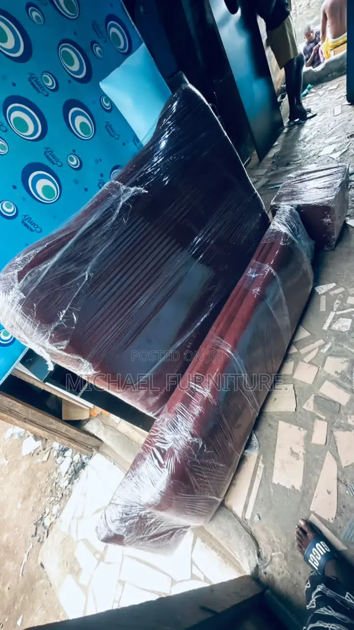 Plain Thick Wine Colour 41⁄2 by 6 Bedframe