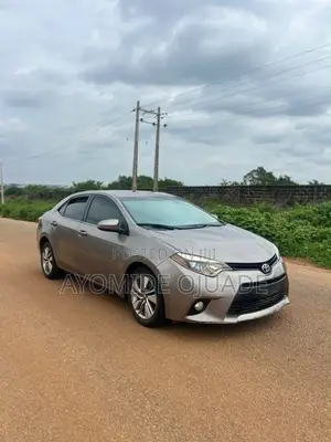 Toyota Corolla 2014 Gold