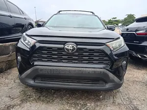 Toyota RAV4 XLE 2021 Black