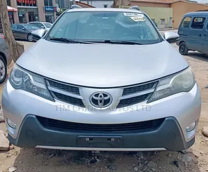 Toyota RAV4 XLE 4dr SUV (2.5L 4cyl 6A) 2014 Silver
