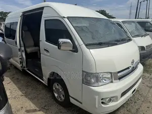 Toyota HiAce 2015 White
