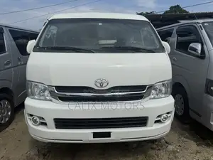 Toyota HiAce 2015 White