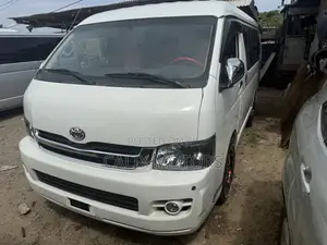 Toyota HiAce 2015 White