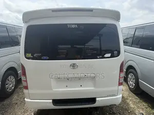 Toyota HiAce 2015 White