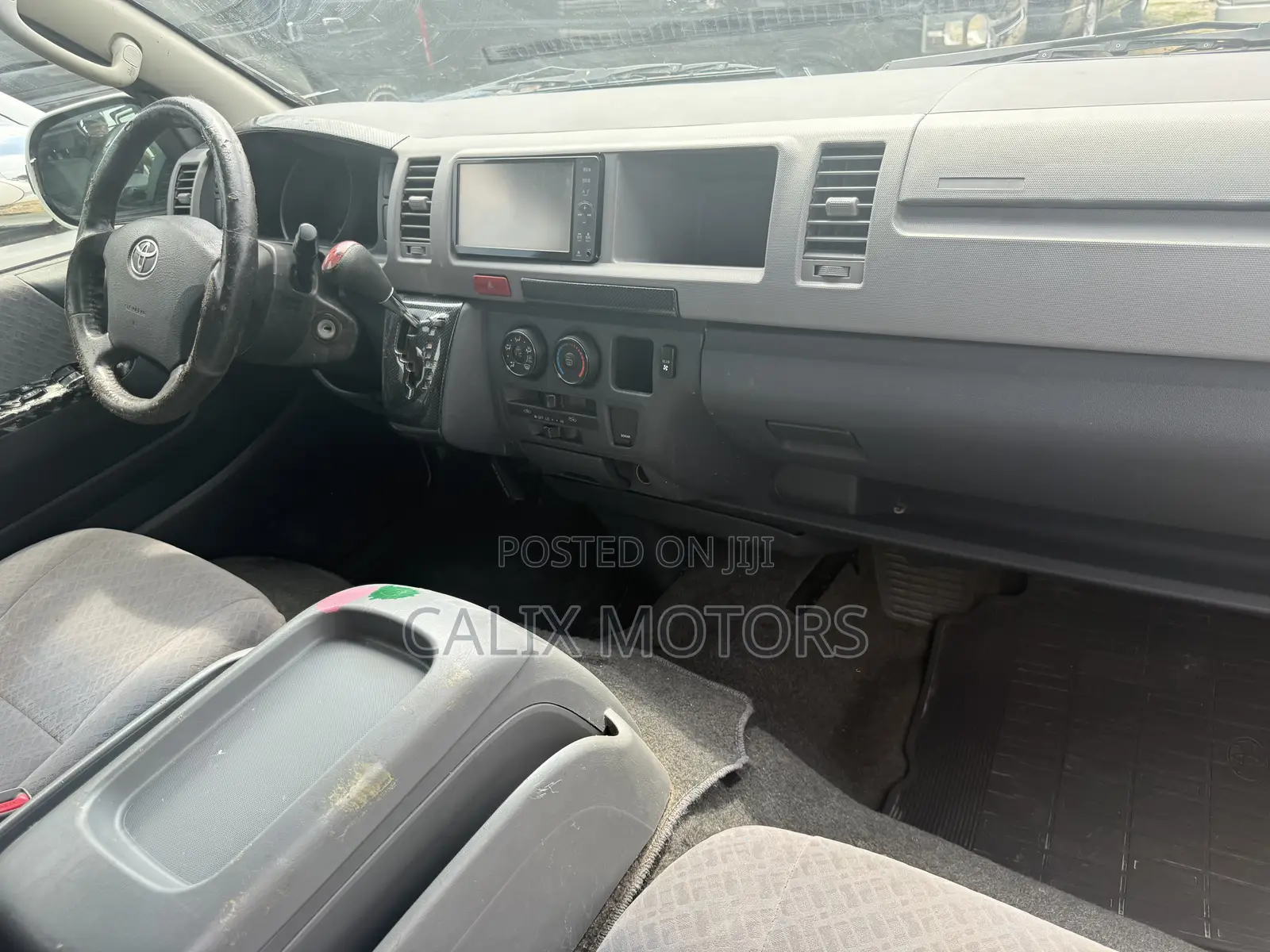 Toyota HiAce 2015 White