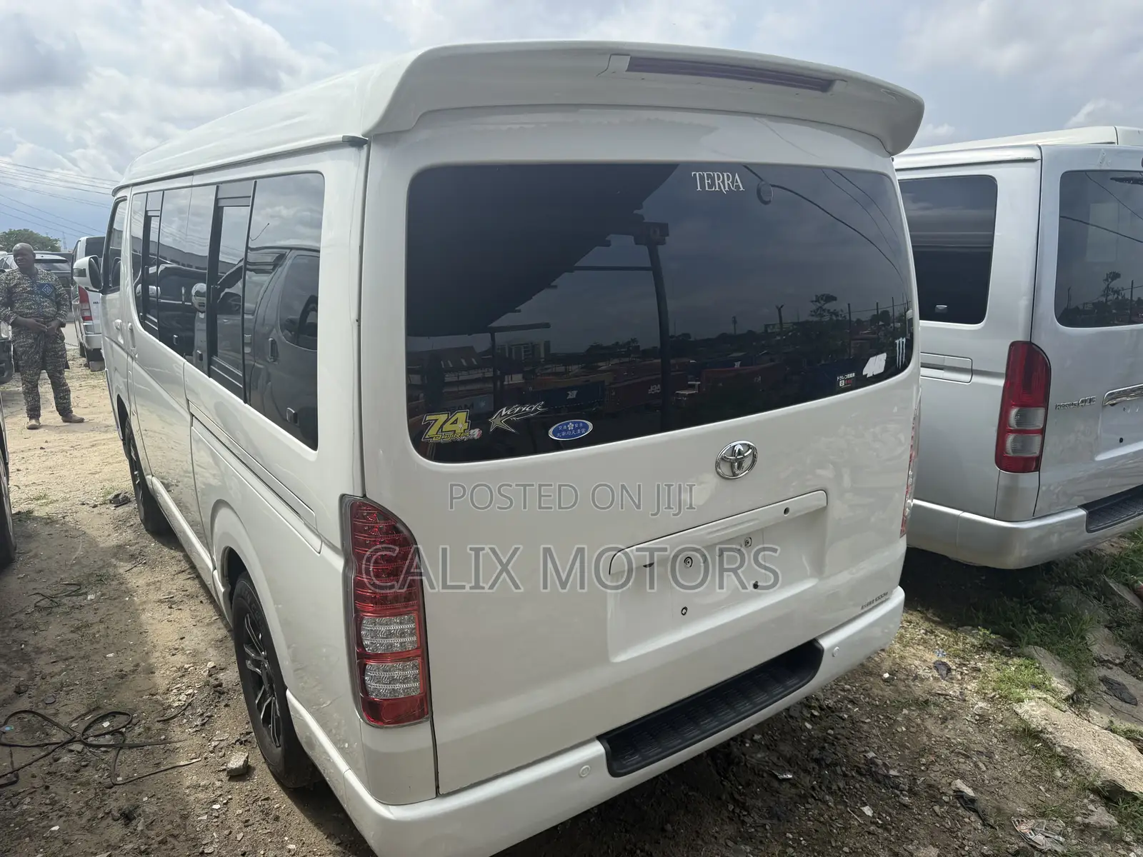 Toyota HiAce 2015 White