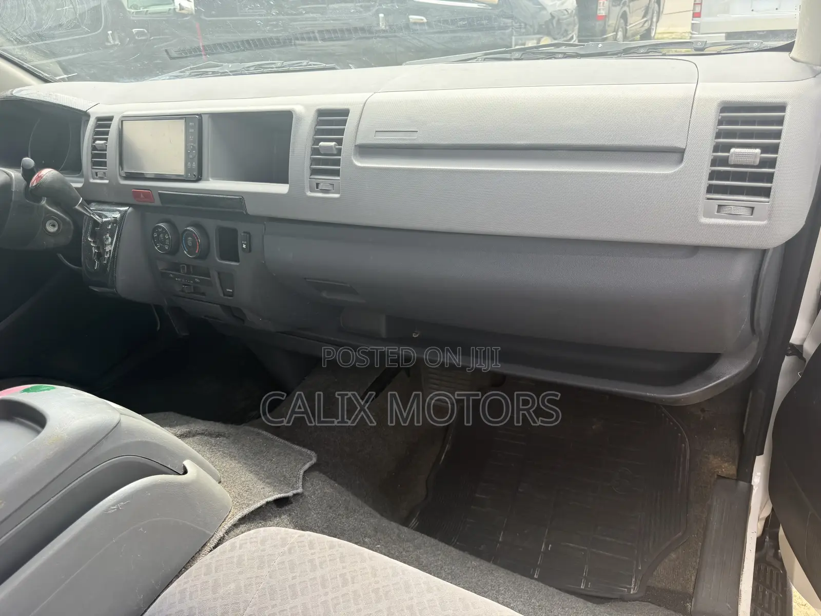 Toyota HiAce 2015 White