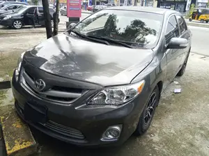 Toyota Corolla Base 4dr Sedan (1.8L 4cyl 5M) 2010 Gray