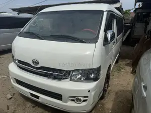 Toyota HiAce 2014 White