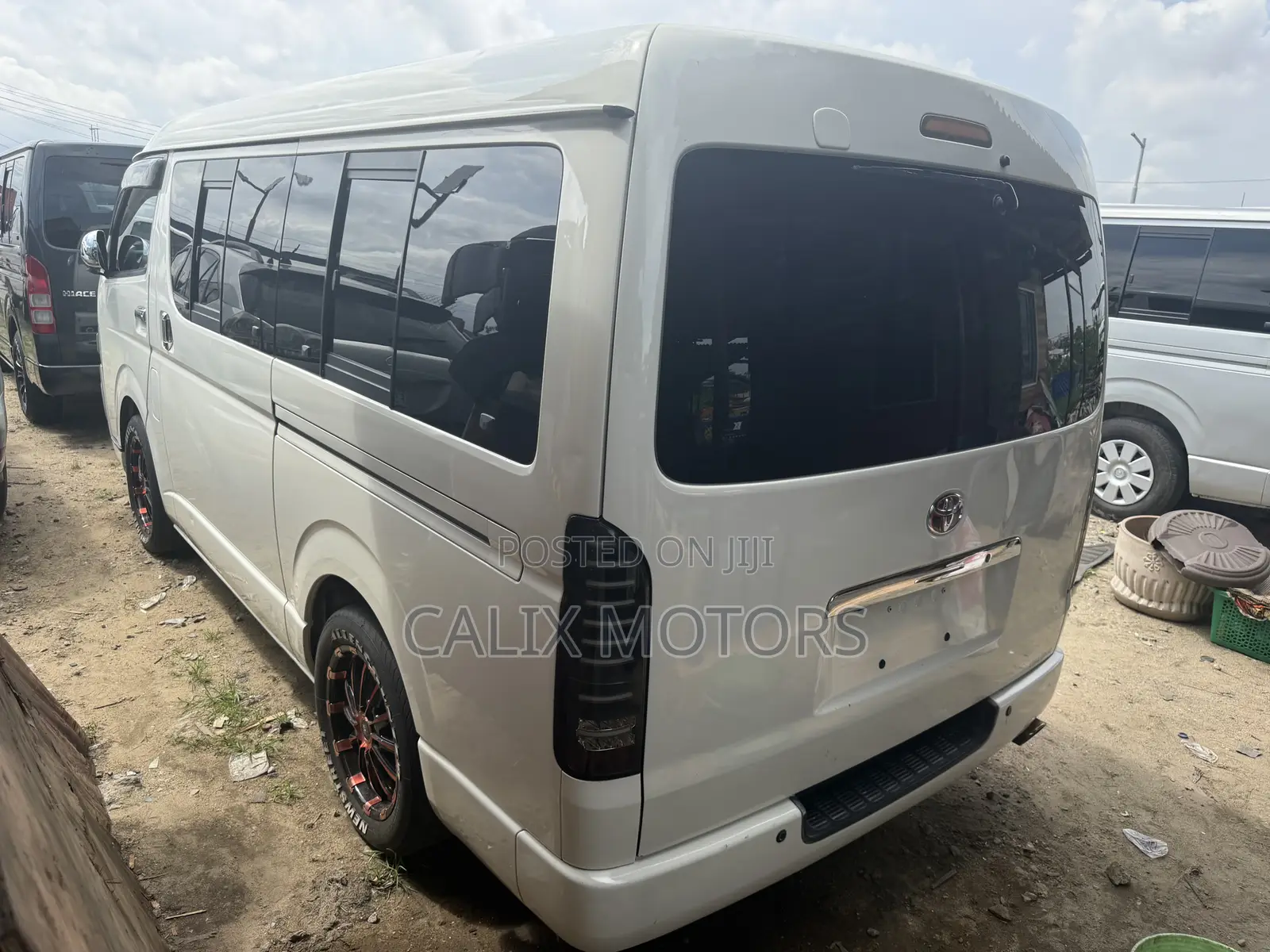 Toyota HiAce 2014 White